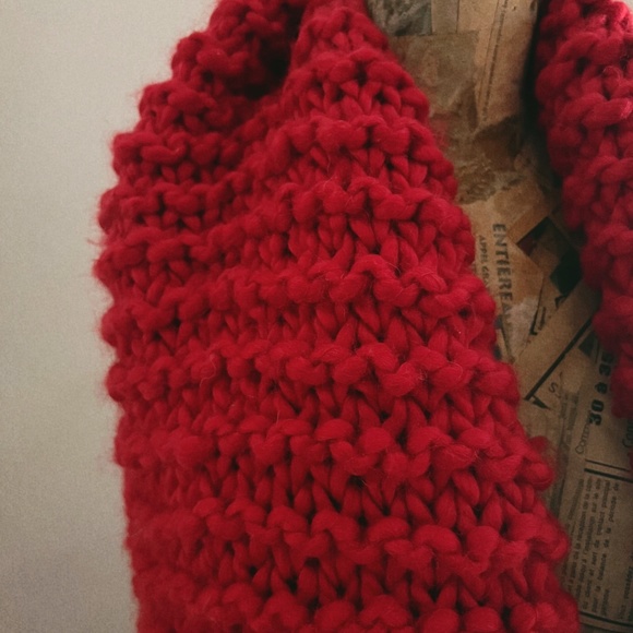 Hand-knit, extra-bulky, extra-long, red blanket scarf - Picture 5 of 10